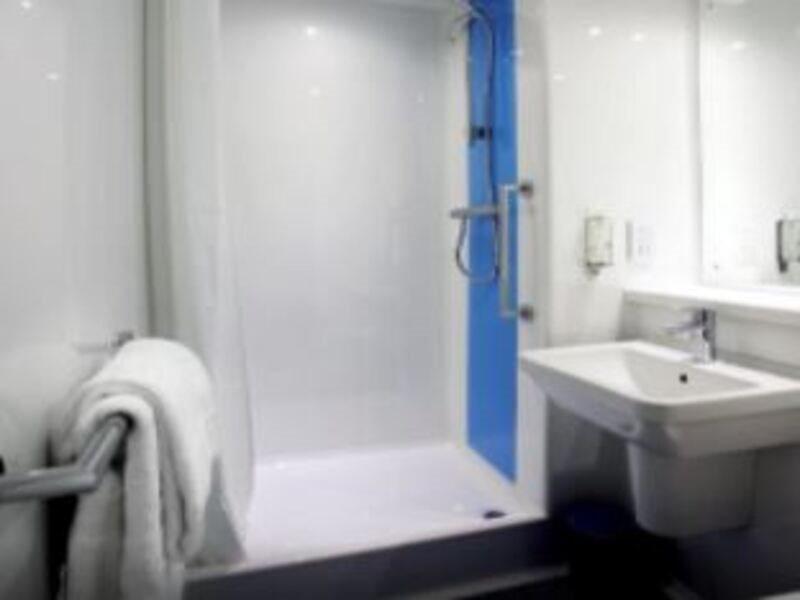 Travelodge Swansea Central Екстер'єр фото