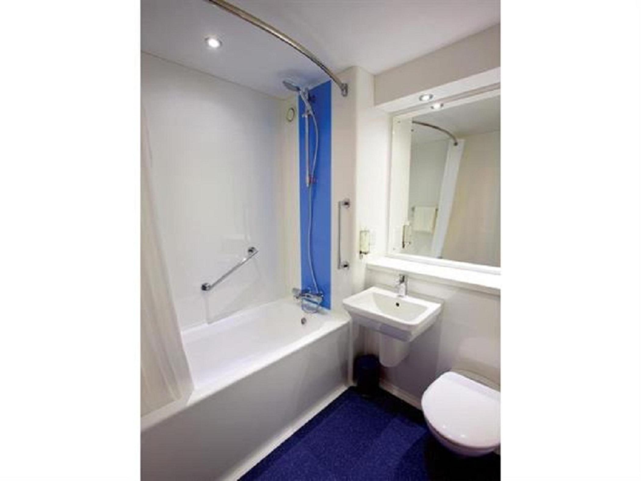 Travelodge Swansea Central Екстер'єр фото