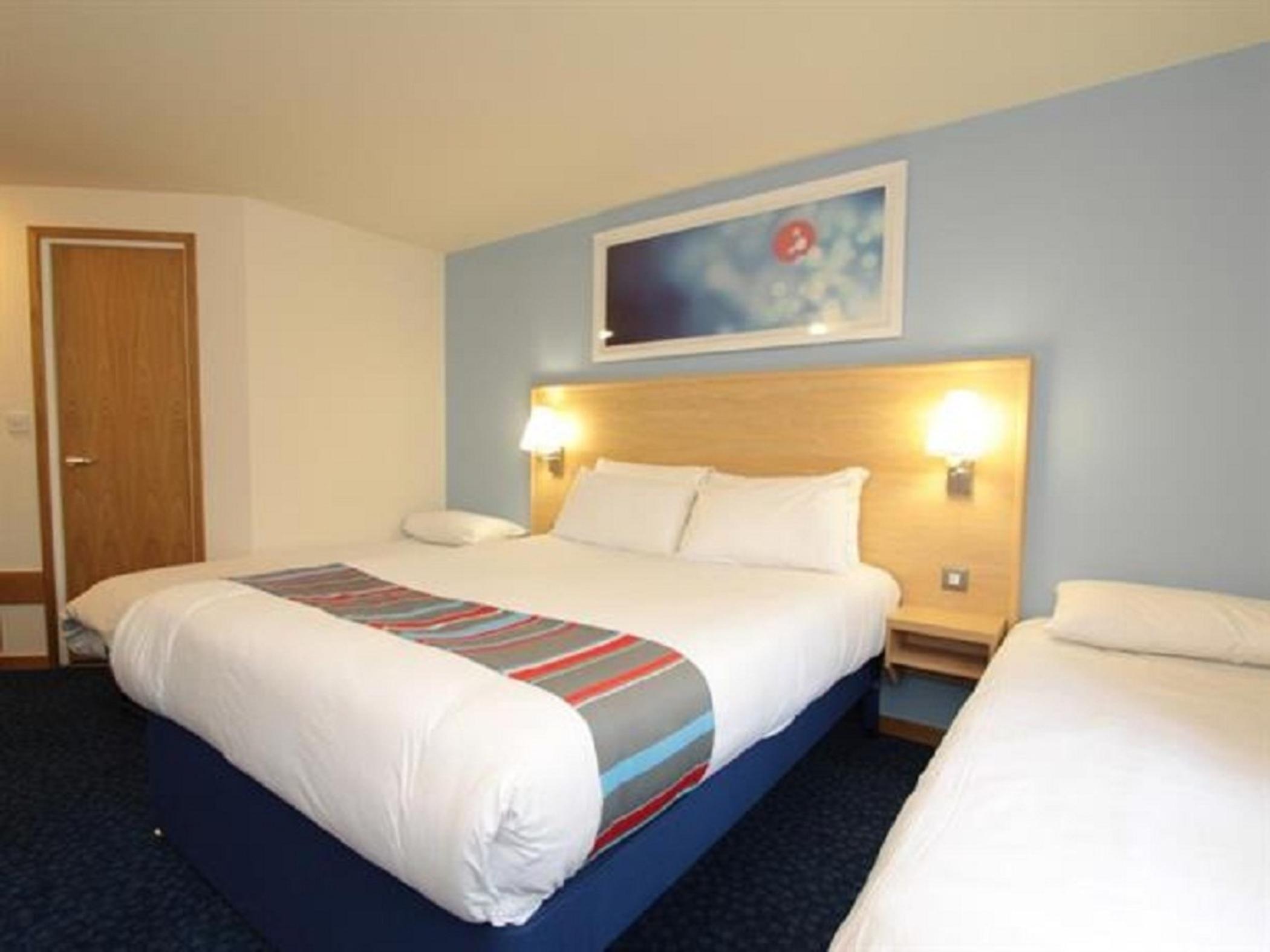 Travelodge Swansea Central Екстер'єр фото