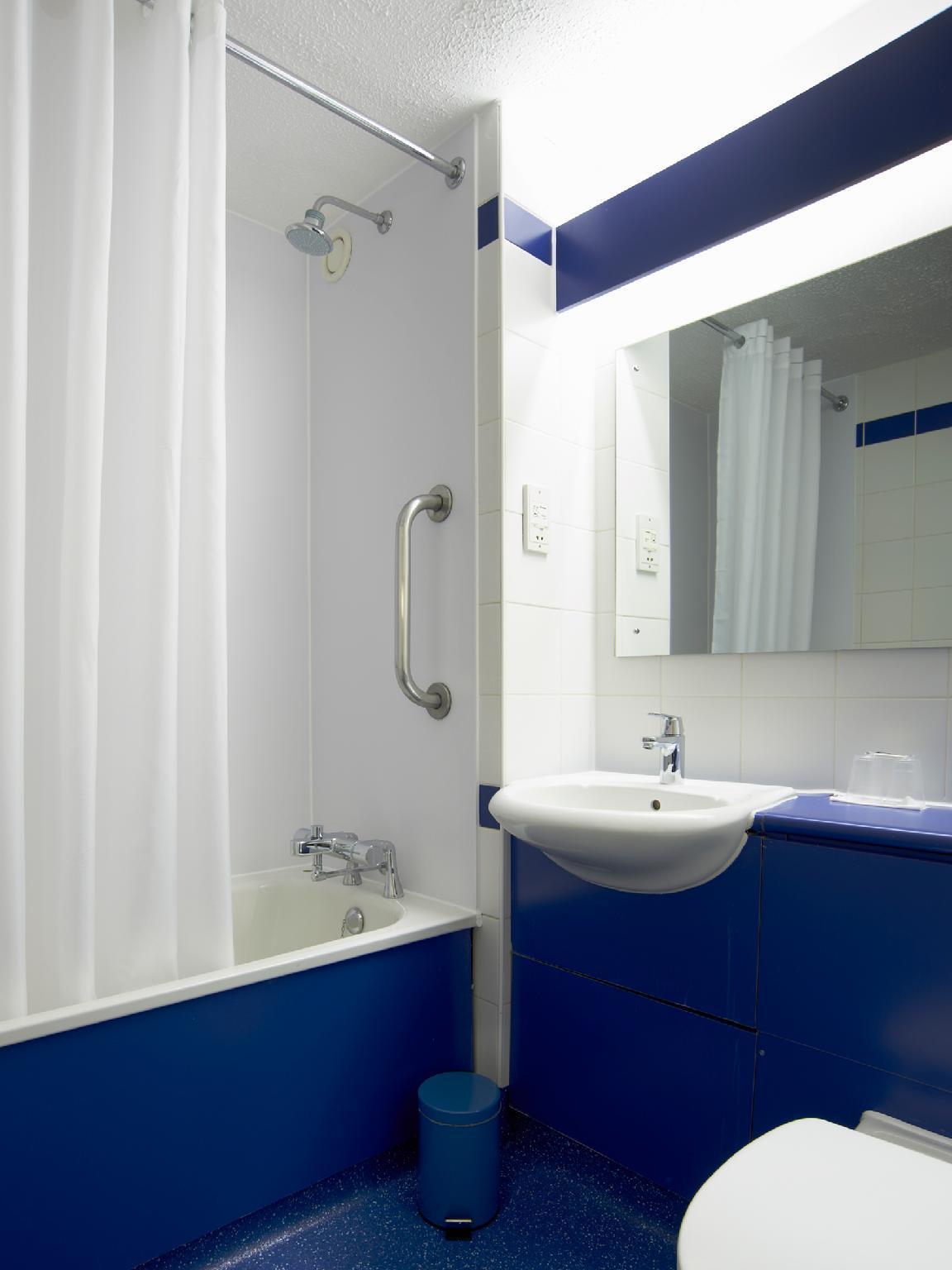 Travelodge Swansea Central Екстер'єр фото