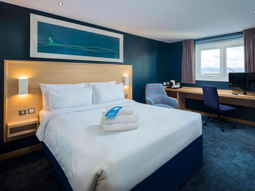 Travelodge Swansea Central Номер фото