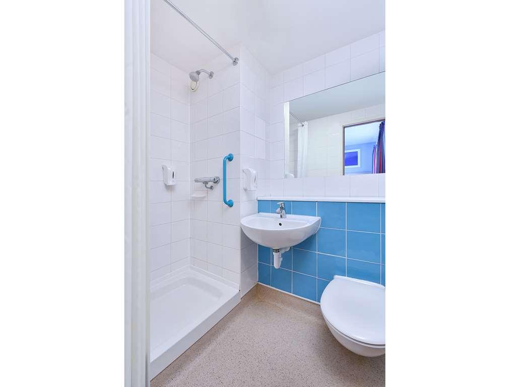 Travelodge Swansea Central Номер фото