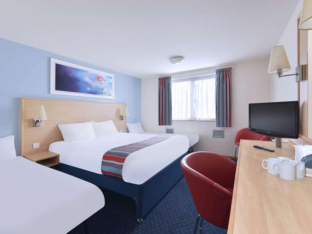 Travelodge Swansea Central Номер фото