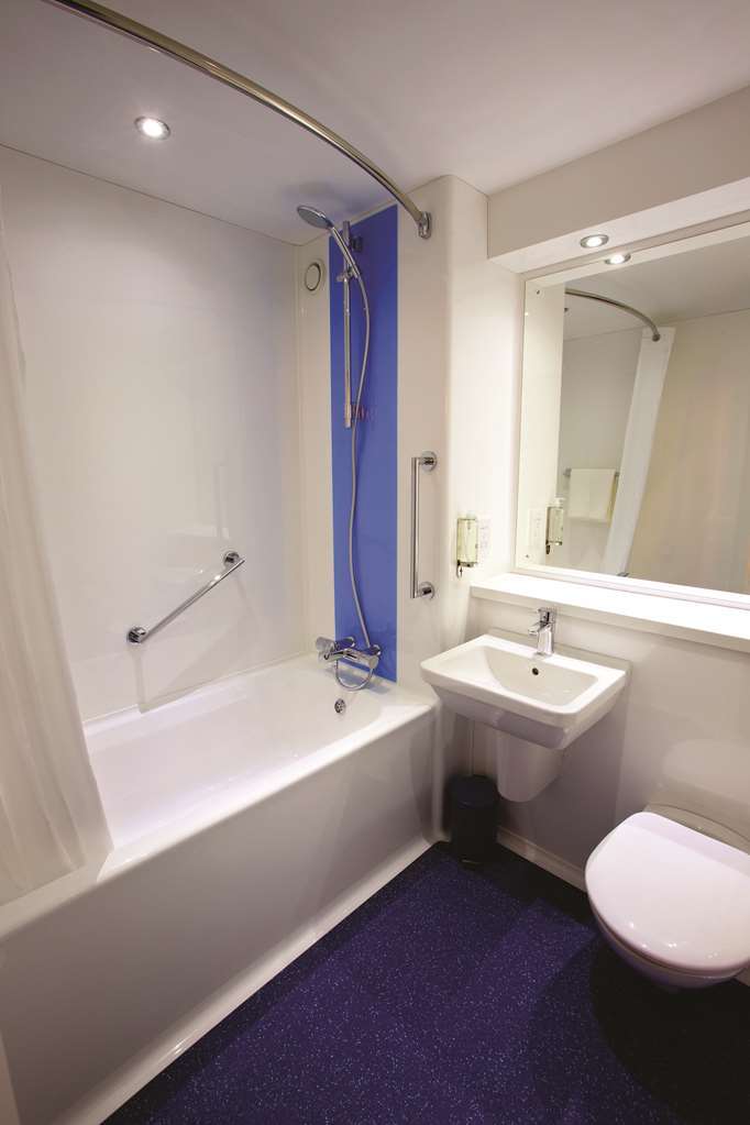 Travelodge Swansea Central Номер фото