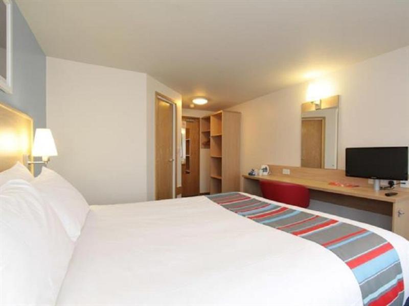 Travelodge Swansea Central Екстер'єр фото