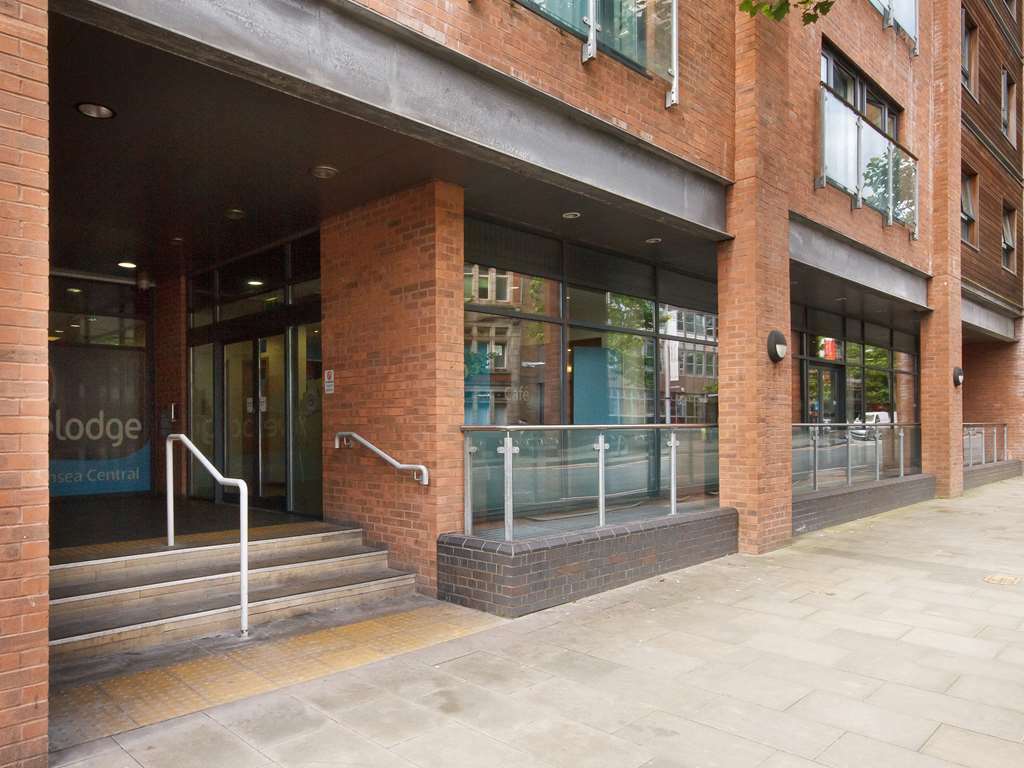 Travelodge Swansea Central Екстер'єр фото